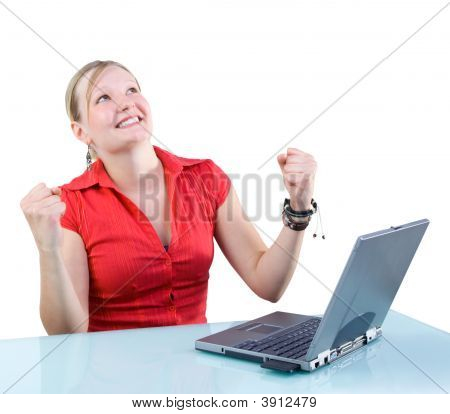 Succes! Aantrekkelijke zakenvrouw met Laptop
