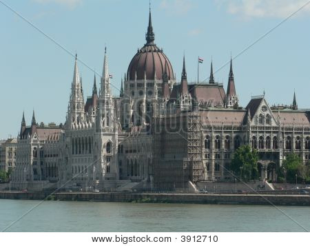 Meclis Budapeşte