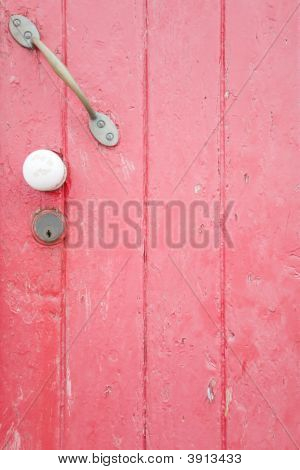 Porta dipinta di rosa