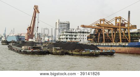 Solo de terra rara em navios