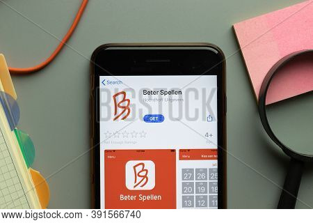 New York, Usa - 26 October 2020: Beter Spellen Mobile App Logo On Phone Screen Close Up, Illustrativ