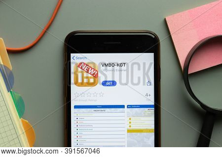 New York, Usa - 26 October 2020: Vmbo Kgt Vmbo-kgt Mobile App Logo On Phone Screen Close Up, Illustr