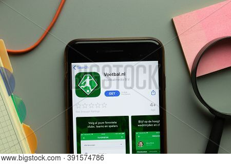 New York, Usa - 26 October 2020: Voetbal Nl Voetbal.nl Mobile App Logo On Phone Screen Close Up, Ill