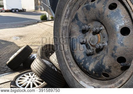 The Steel Bolts Used For The Aluminum Rim Are Inserted Into The Steel Rim, The Wrong Type Of Bolts.
