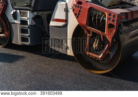 Asphalt Road Roller With Heavy Vibration Roller Compactor Press New Hot Asphalt On The Roadway On A 