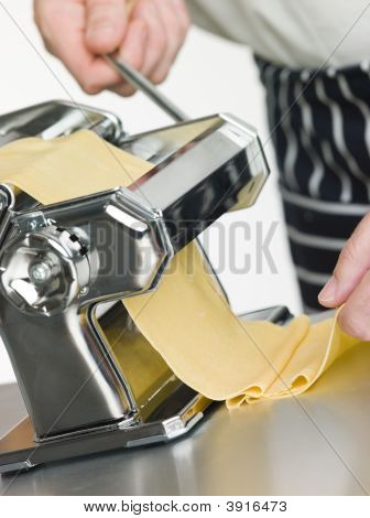 Makaron świeżych jaj, gorąco w maszynę makaronu