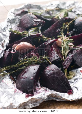 Betteraves rôties avec herbes ail et vinaigre balsamique