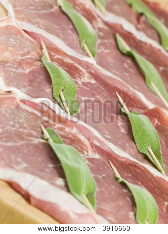 Pişmiş önce Dana Saltimbocca