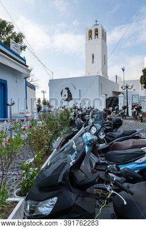 Thira, Santorini Island, Greece- 18 September 2020: A Narrow Side Street In Thira The Capital City. 