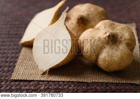 Fresh Jicama Or Yam, Jicama Can Be Eaten Raw Or Cooked, The Taste Are Crisp, Juicy, Moist, And Sligh