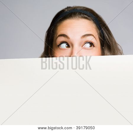 Ładny Brunette za Billboard.