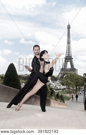 Dance Couple In Front Of Eifel Tower In Paris, France. Beatuiful Ballroom Dance Couple In Dance Pose