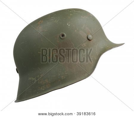 Un casco militar alemán guerra mundial dos (Stahlhelm M1942). El diseño M1942 fue consecuencia de la guerra d