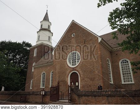 Williamsburg, Usa - June 8, 2019: Image Of The Bruton Parish Church In Colonial Williamsburg On An O
