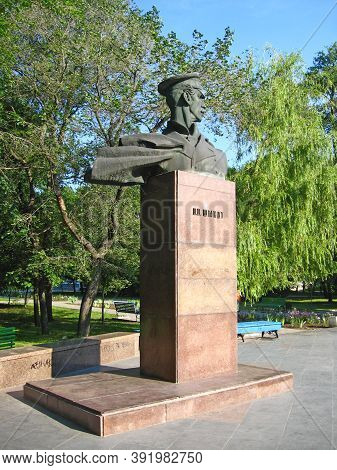 Berdyansk/ukraine 21 June 2012: Monument To Pyotr Petrovich Schmidt One Of The Leaders Of Sevastopol