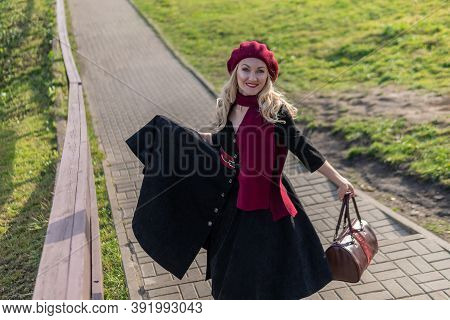 A Joyful Woman Walks Up The Stairs In Burgundy Palla And Biret, With Beautiful Eyes In Black Clothes