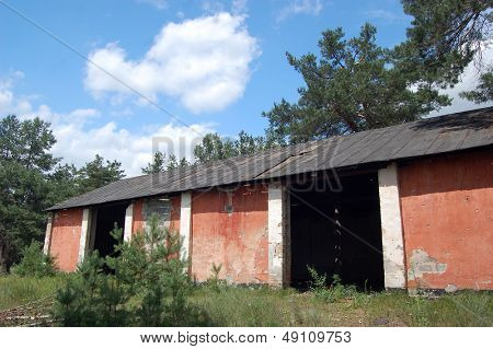 Verlassene militärische Basis Checkpoint in der Nähe von Tschernobyl-Entfremdung-Gebiet.Ukraine, Radio-Kommunikationszentrum