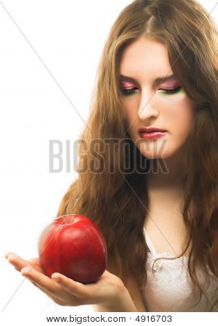 Portrait de jeune fille Witn Fresh Fruit