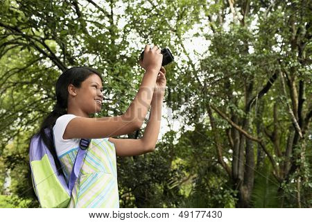 Dziewczyny Fotografowanie w lesie