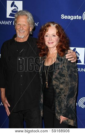 LOS ANGELES - JAN 23:  Kris Kristofferson, Bonnie Raitt at the 