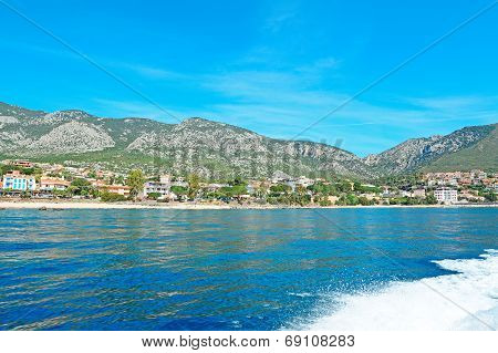 Cala Gonone shoreline