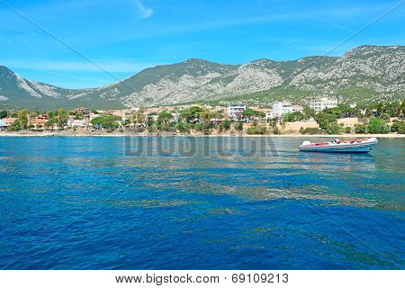 Cala Gonone shoreline
