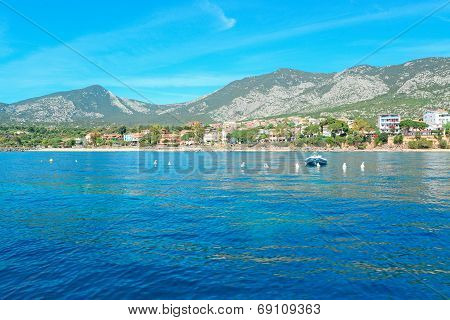 Cala Gonone shoreline