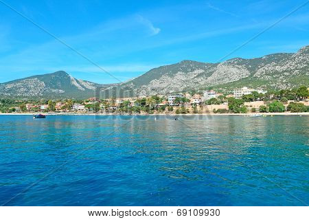 Cala Gonone shoreline