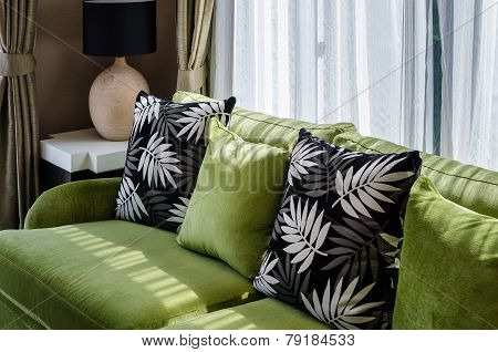 Geen Sofa In Modern Living Room