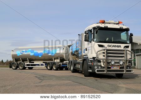 Scania R500 V8 Milk Truck Parked