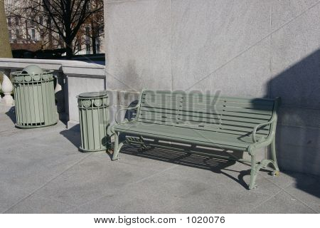 Recipiente e banco metallo verde