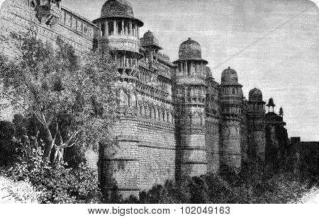 King's Palace Pal, in the fortress of Gwalior, vintage engraved illustration. Le Tour du Monde, Travel Journal, (1872).