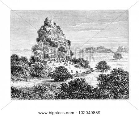 Cingolo, an Ovimbundu Kingdom in Angola, Southern Africa, drawing by De Bar based on a sketch by Serpa Pinto, vintage engraved illustration. Le Tour du Monde, Travel Journal, 1881