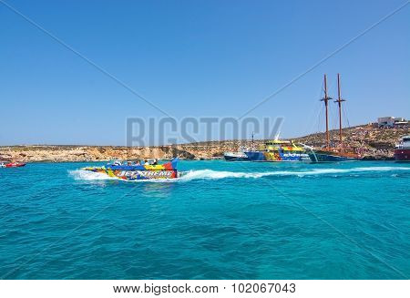 Tour Boats Blue Lagoon