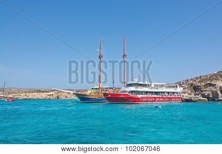 Tour Boats Blue Lagoon