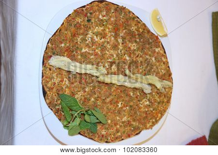 Turkish minced meat pizza