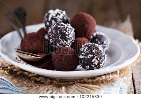 Healthy chocolate truffles