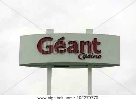 Geant Casino Sign