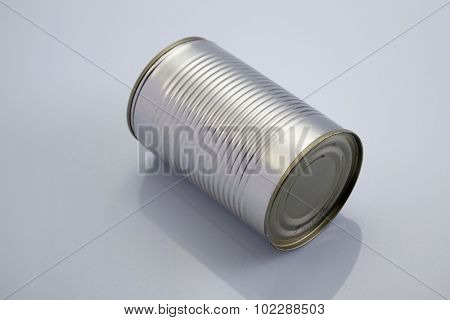 blank aluninium can on the white background