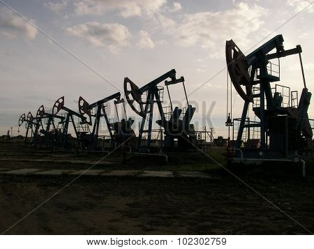 Oil pumping unit