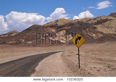Böj tecken, Death Valley