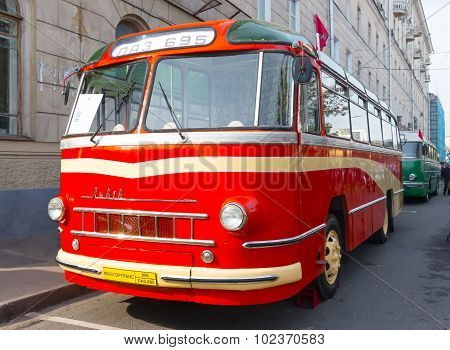 Old Bus Laz-695