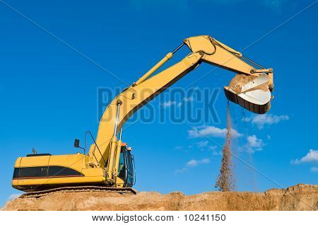 Typ Loader Bagger im Sand Steinbruch zu verfolgen
