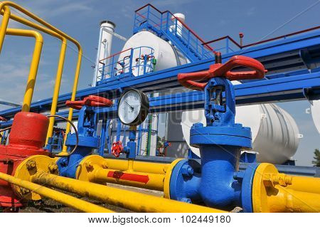 Pressure gauge and handle gate