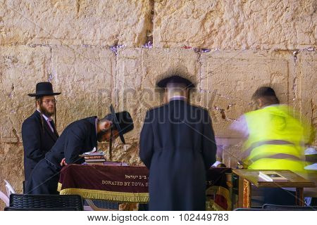 Selichot (jewish Penitential Prays) In The Western Wall