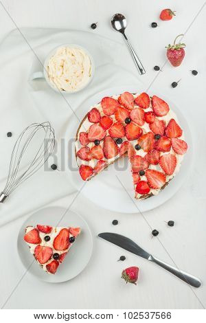 Cake With Fresh Strawberries