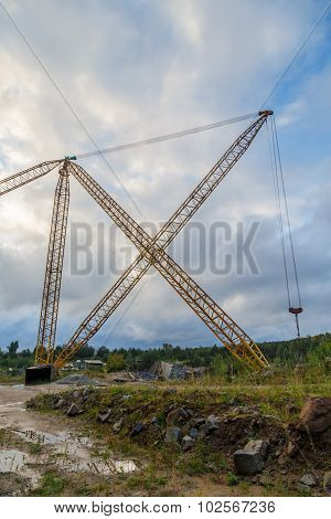 Lifting crane hewn rocks in a quarry