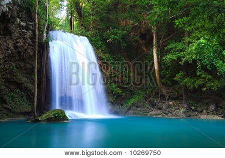 Erawan cascata In Kanchanaburi, Thailandia
