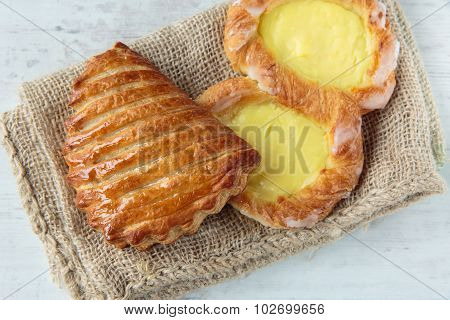 Huit Pastry