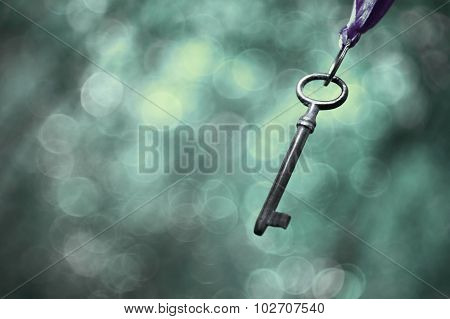 Hanging Key in blue